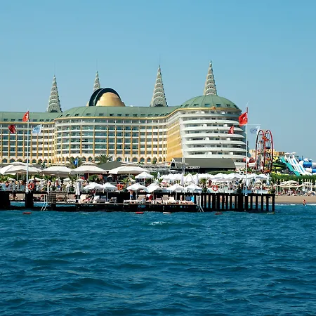 Delphin Imperial Lara Feriested